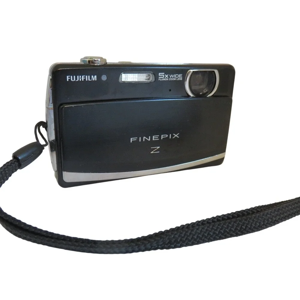 Fujifilm FinePix Z Digital Camera Black Compact Point & Shoot + BC-45B Charger‎